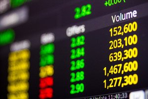 who is predicting a market crash